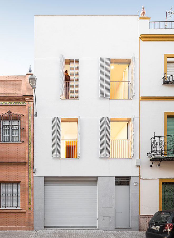 Fachada de casa cc en Sevilla diseñada por REONDO estudio